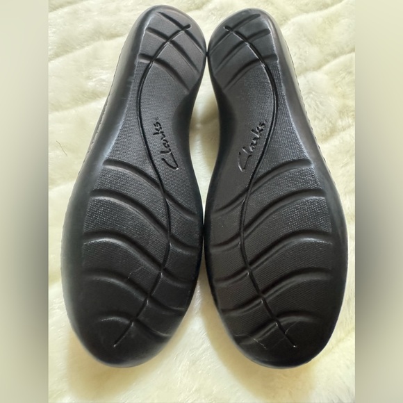 Clarks Black Leather Loafers for Women - Picture 5 of 12